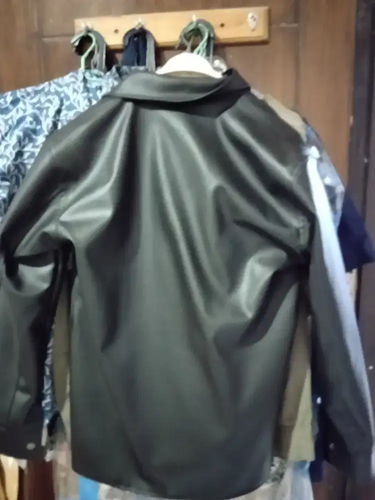 Jaket kulit wanita ataupun pria