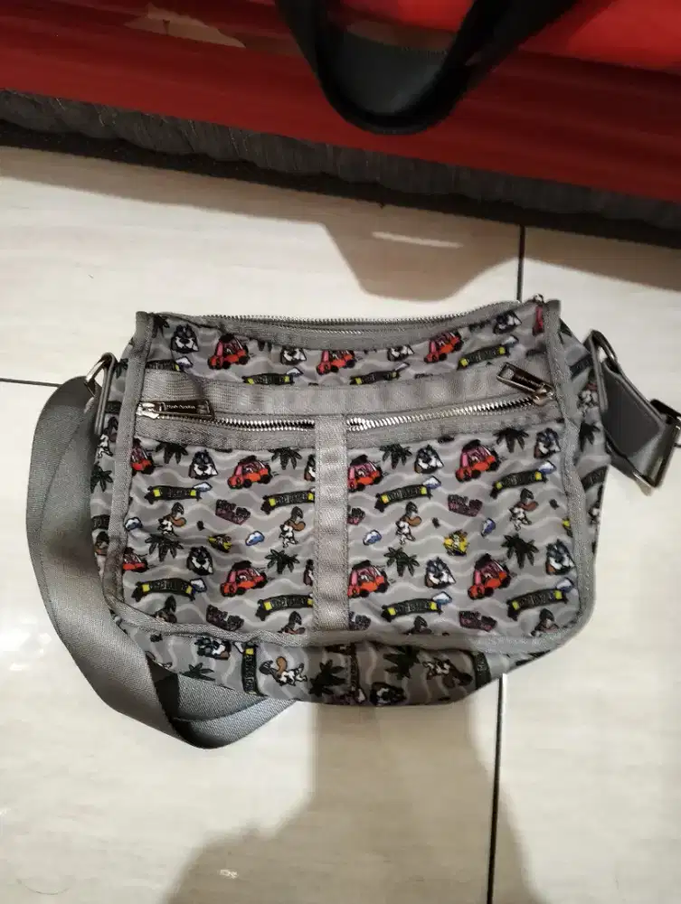 Tas selempang hush puppies