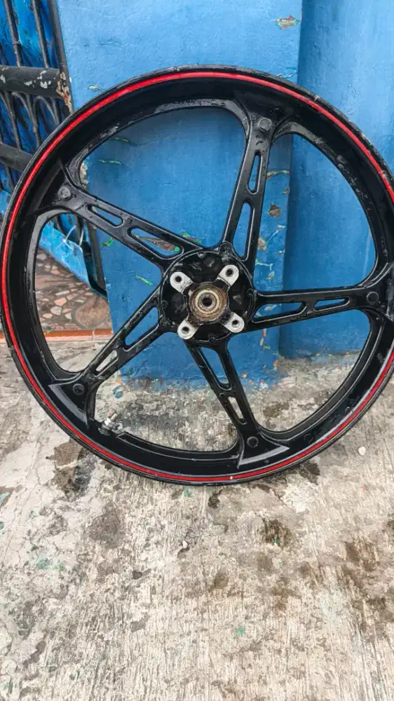 Velg depan jupiter z1