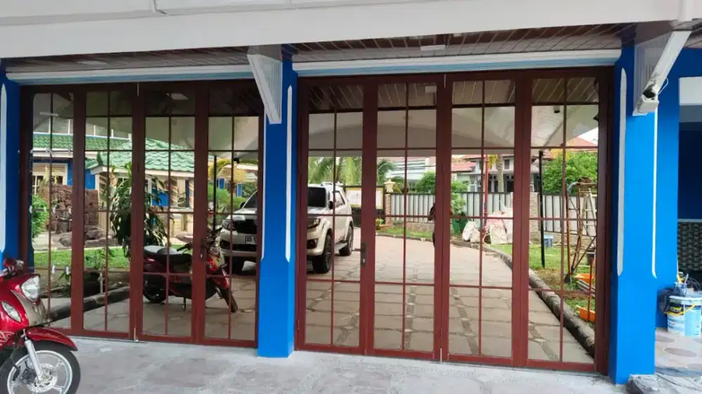 Spesialis pintu kaca dan partisi kaca