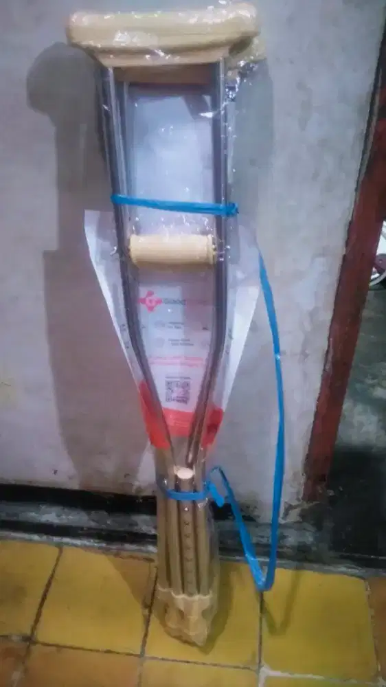 Tongkat alat bantu jalan