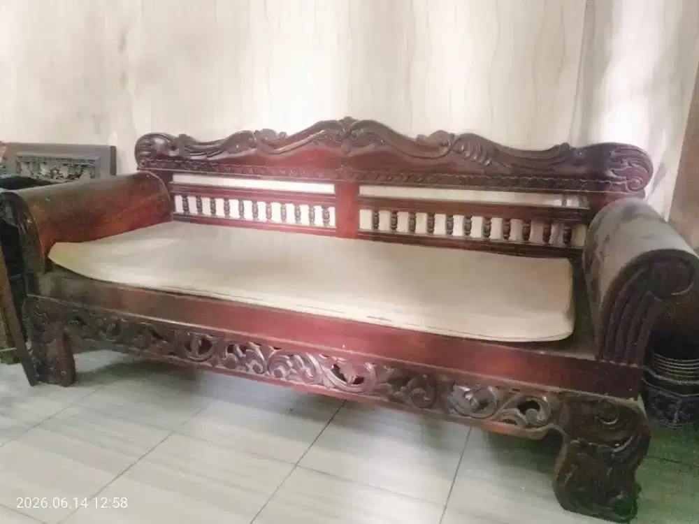 Kursi Dan 2 lemari Borong