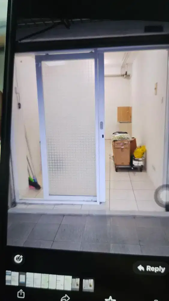 Pintu kaca sliding