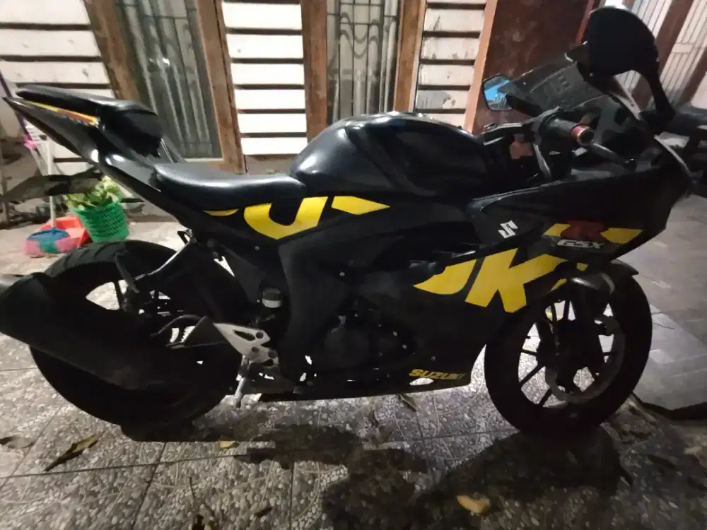 SUZUKI GSX R 150