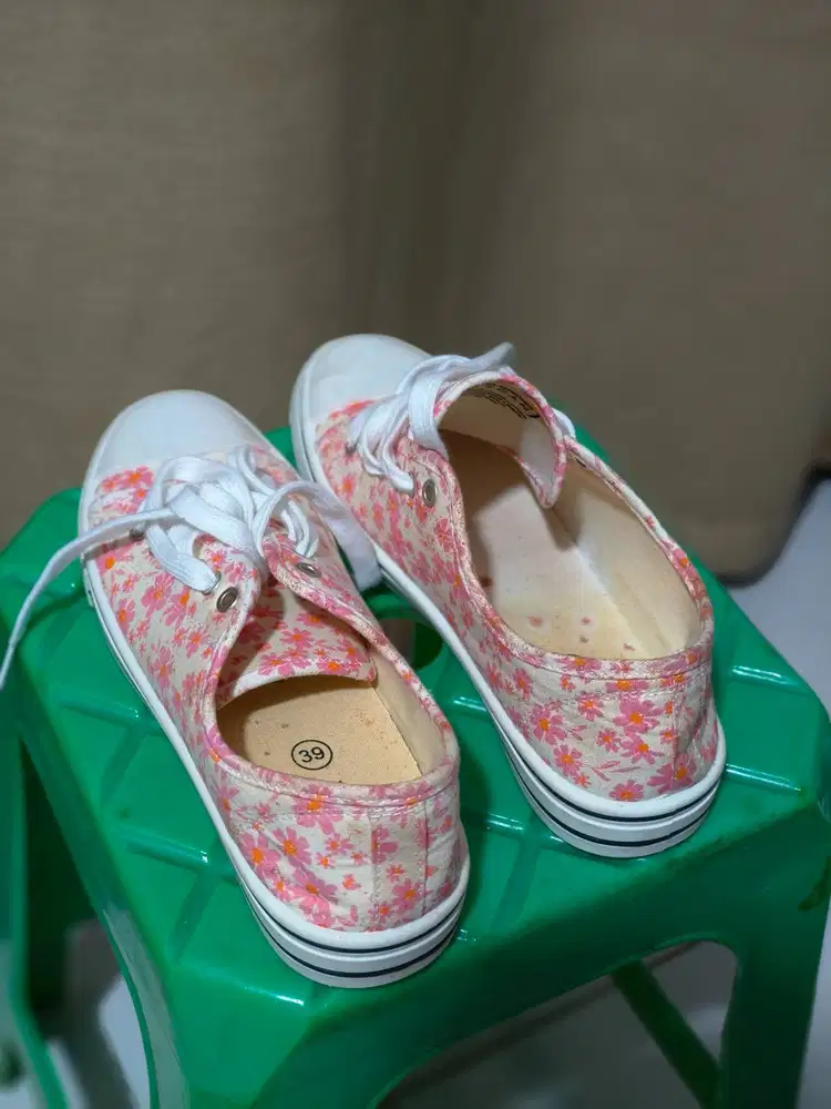 SEPATU KANVAS PINK RUBY NO. 39