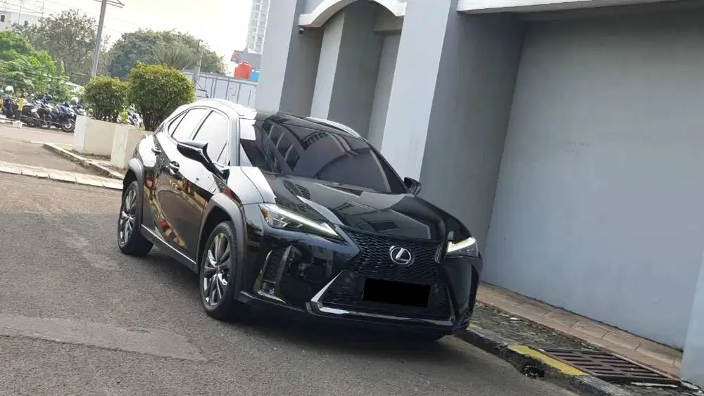 Low Km.15rb Lexus UX200 F-Sport AT Black on Red 2019