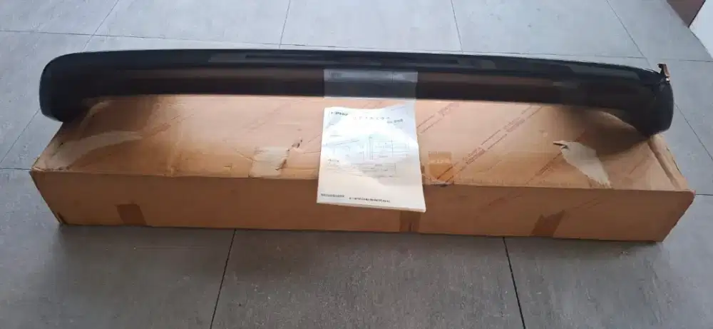 Rear Spoiler Toyota Land Cruiser VX200 Original Jepang