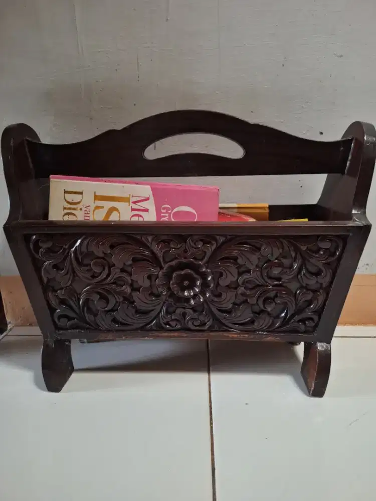 TEMPAT BUKU JATI TUAAAAA, ANTIK, CANTIK, LANGKAAA