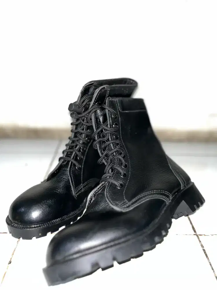 SEPATU PDL UK 42