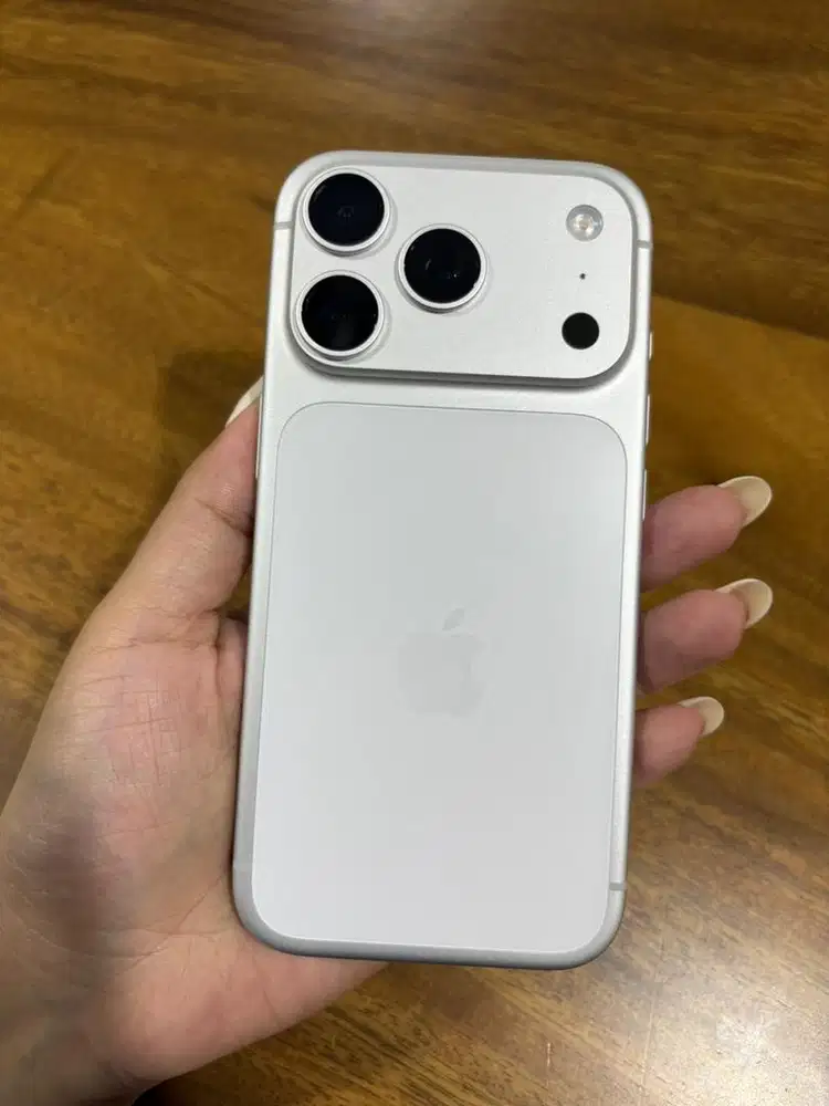 jual iphone 17pro silver 256gb second like new jamin no lecet