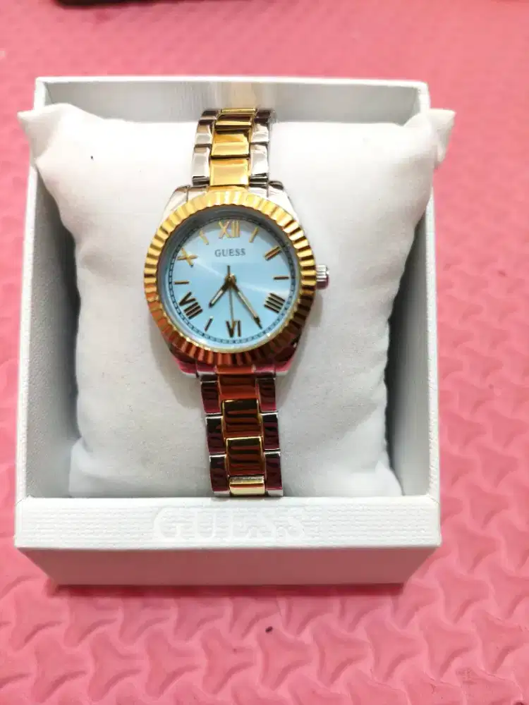 Guess GW0687 L4 mini Luna