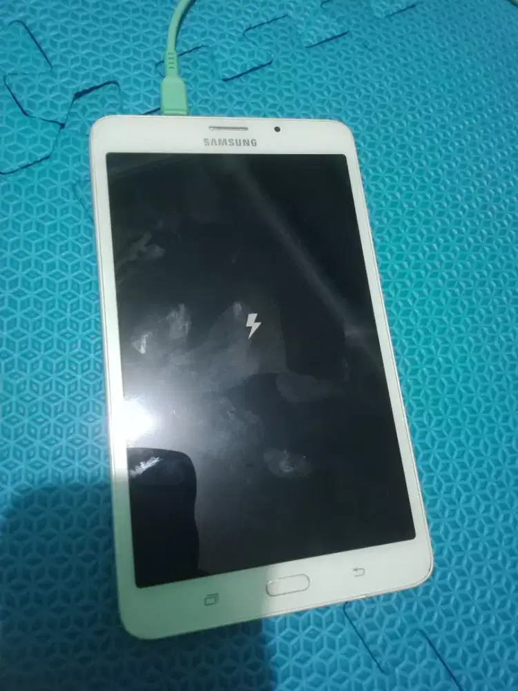 Tab a 2016 minus layar minta ganti , mahar aja 250nego bensin .