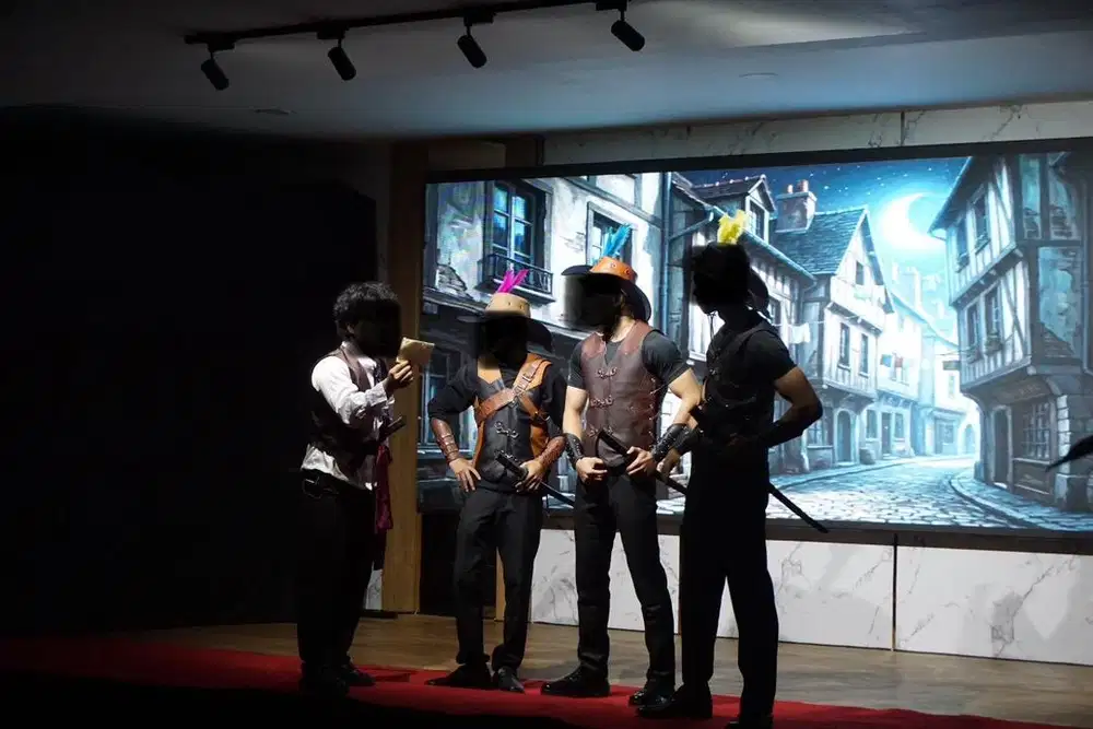 Baju Theater era Abad 18