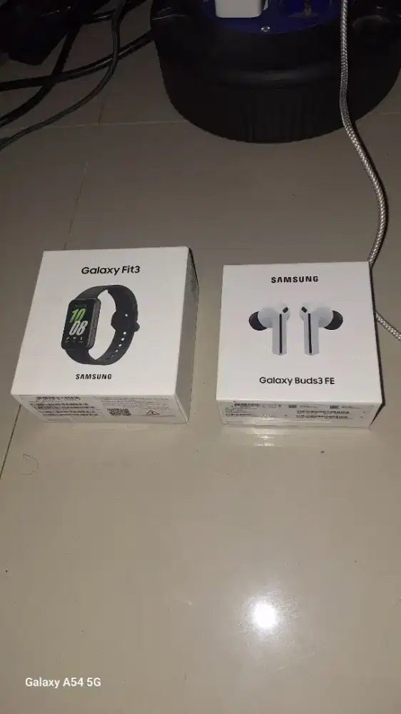 Jam tangan Samsung galaxy Fit 3 dan Samsung galaxy earbuds 3Fe