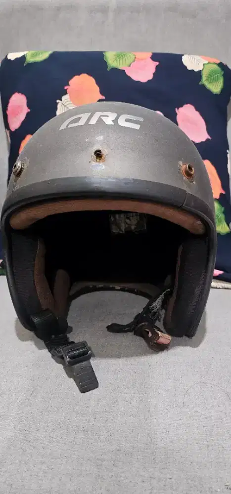Helm ARC bekas untuk cowok