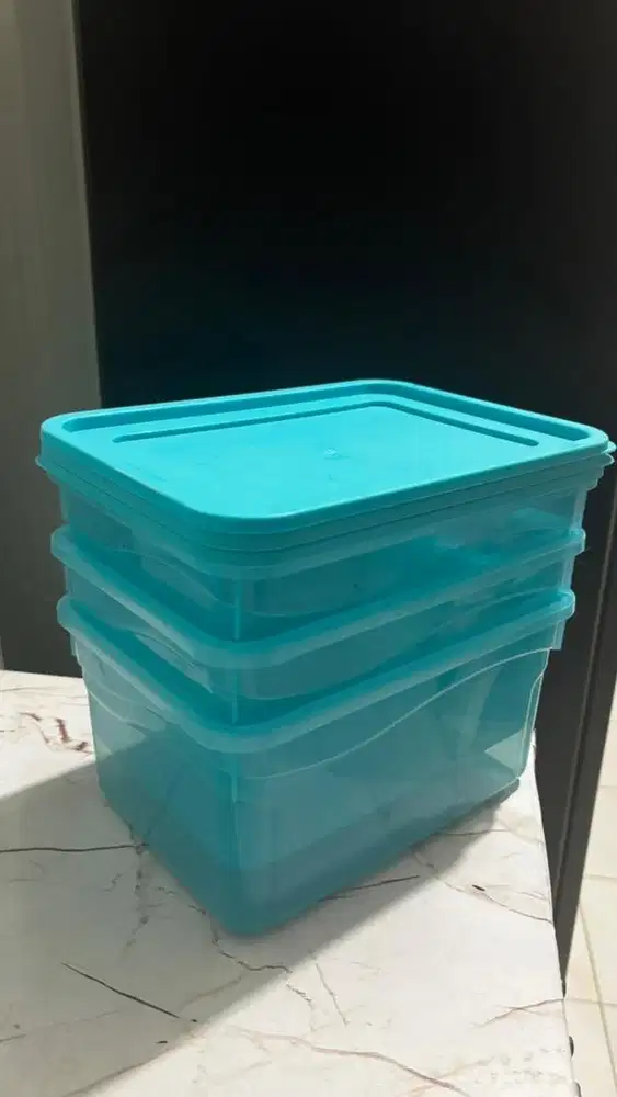 Wadah dan piring plastik