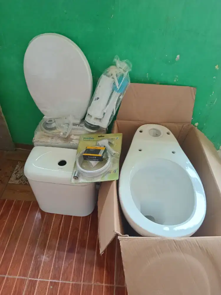 Jual Cepat 4 set Kloset Baru merk Oulu