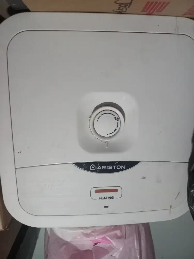 Water heater ariston