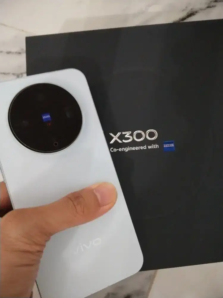 Vivo x300 fullset biru 256 GB garansi sampai desember 2027