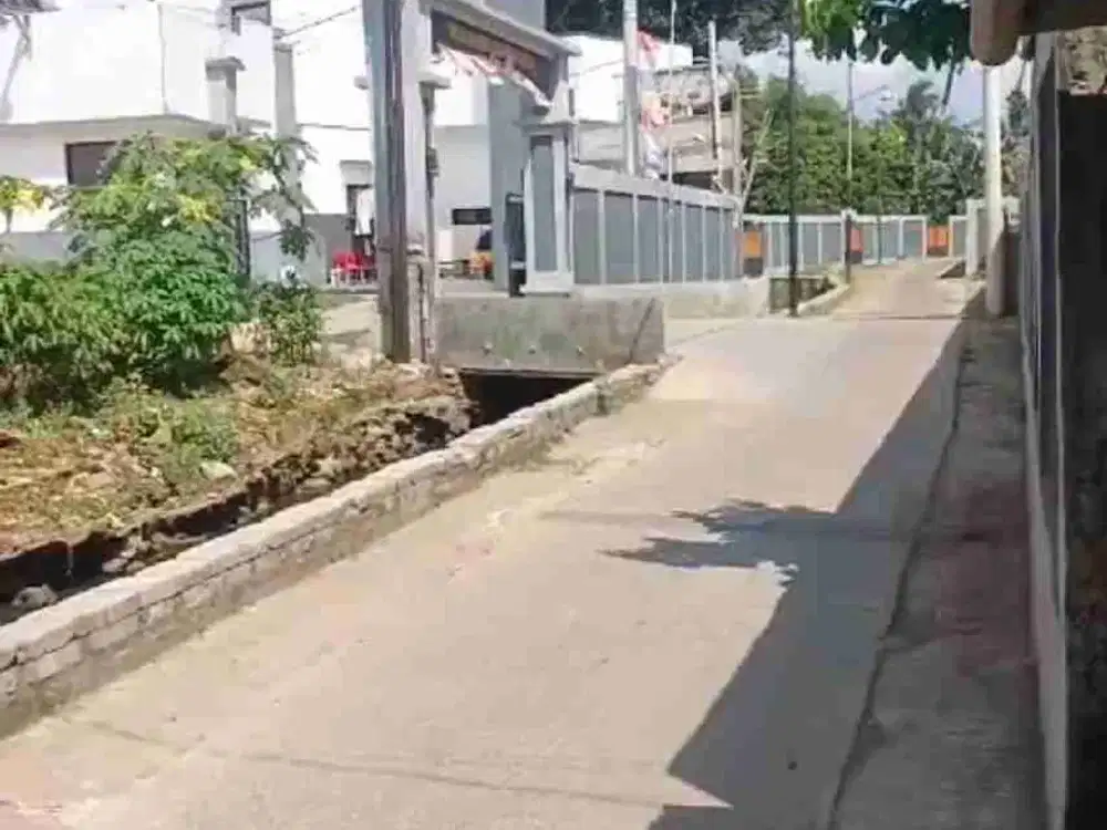 Dijual tanah 3 muka luas 150 meter harga 2,3 jt nego permeter masuk mobil di Cikaret Cibinong