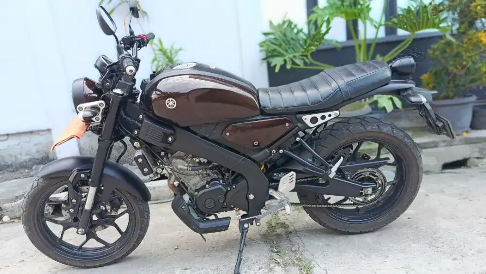 Yamaha XSR 155 2025 Metallic Brown Pajak ON Low Km Surat lengkap Mulus