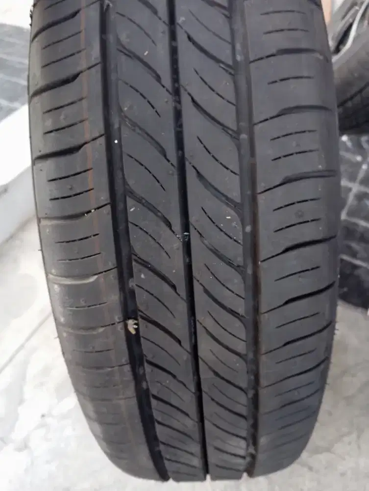 Ban DUNLOP 175 65 14 KONDISI BARU TURUN MBL LANGSUNG LEPAS