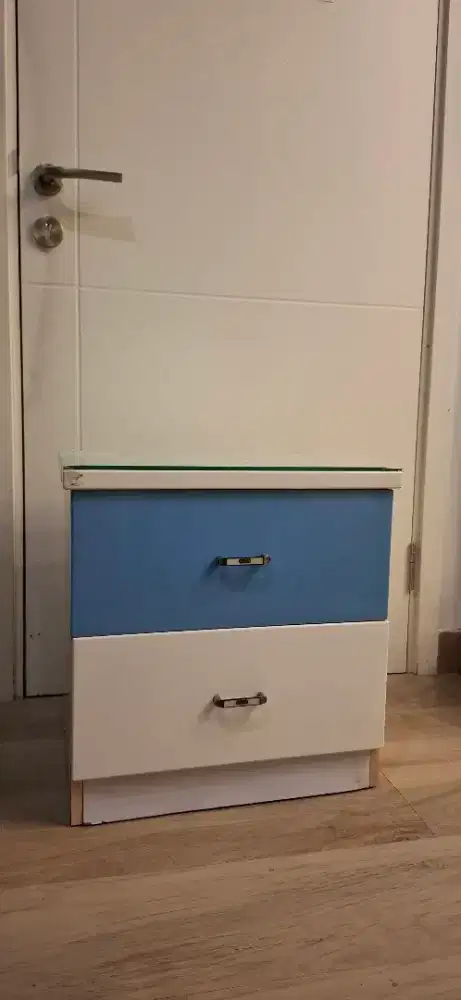 Nakas Minimalis 2 Laci Biru Putih - Simpel, Elegan & Fungsional
