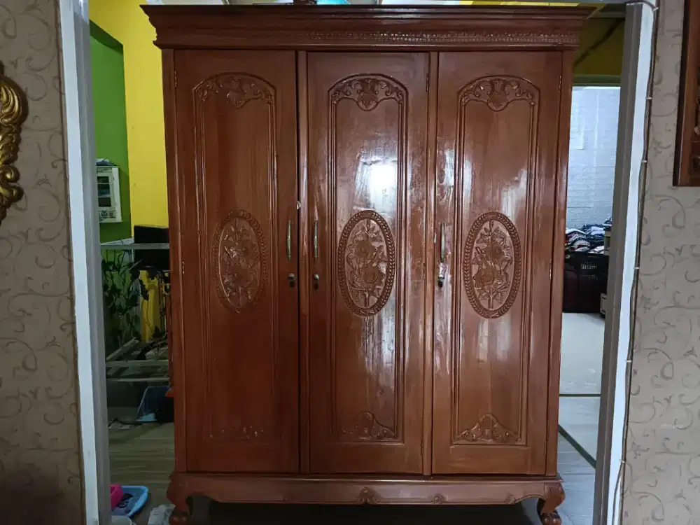 Lemari Jati 3 Pintu