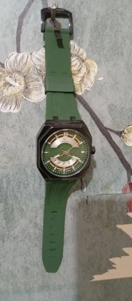 Jam tangan bekas