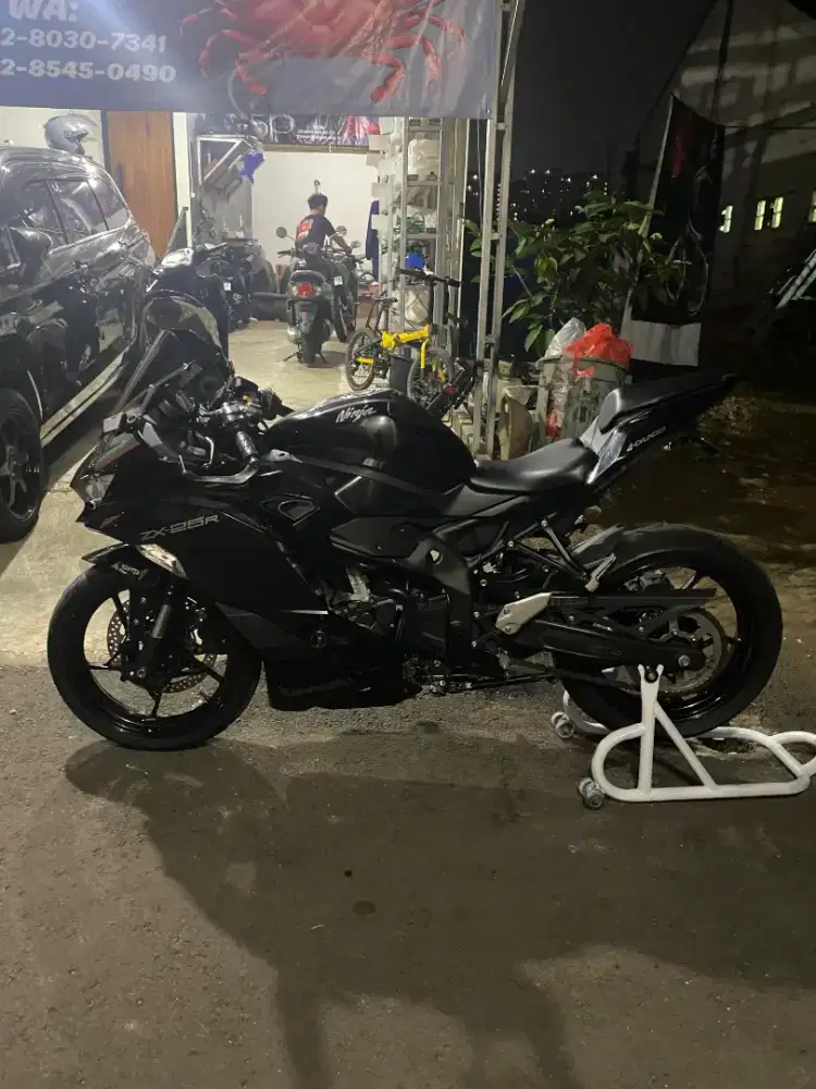 Di jual motor kesayangan kawasaki ZX25R