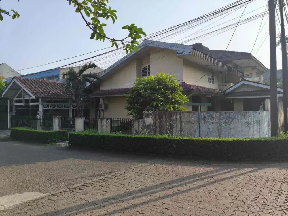 RUMAH HOOK LUAS DI BUMI BINTARO PERMAI, JAKARTA SELATAN