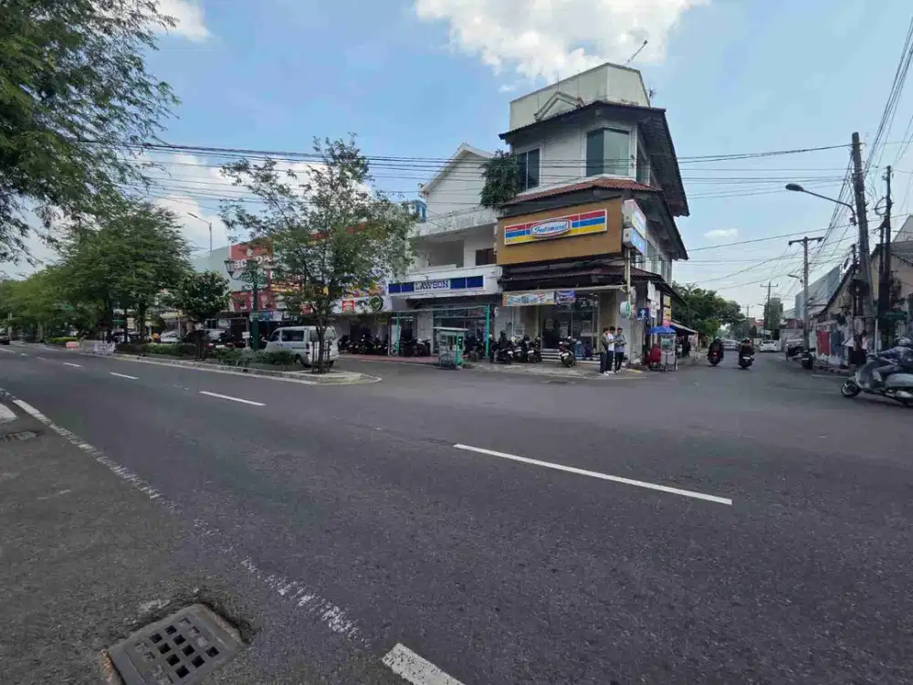 disewakan ruko 3 lantai jln.mangkubumi gowongan Yogya.
