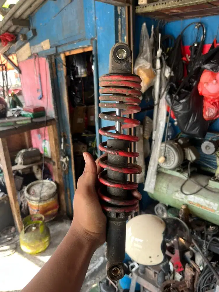 Shock belakang copotan
