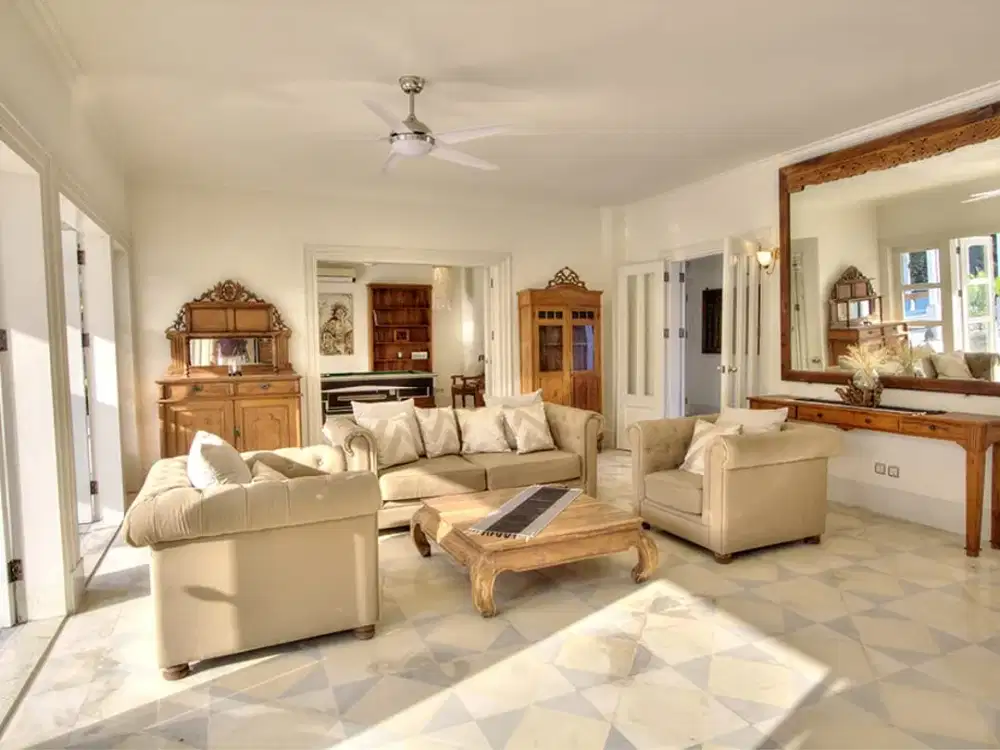 VILLA LUXURY MEWAH FURNISHED SIAP HUNI BIG GARDEN SANGAT BAGUS DI CANGGU