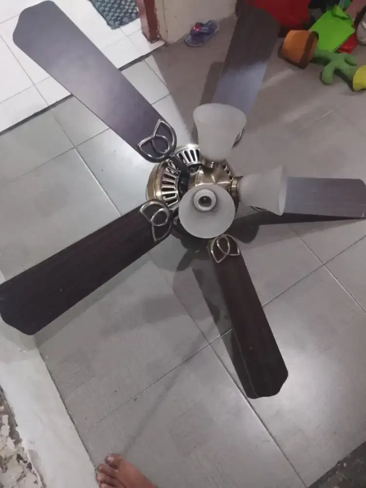 Lampu kipas plafon