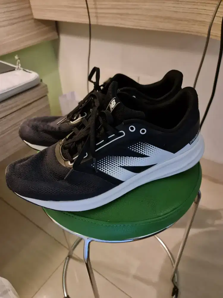 Sepatu new balance size 45 mulus
