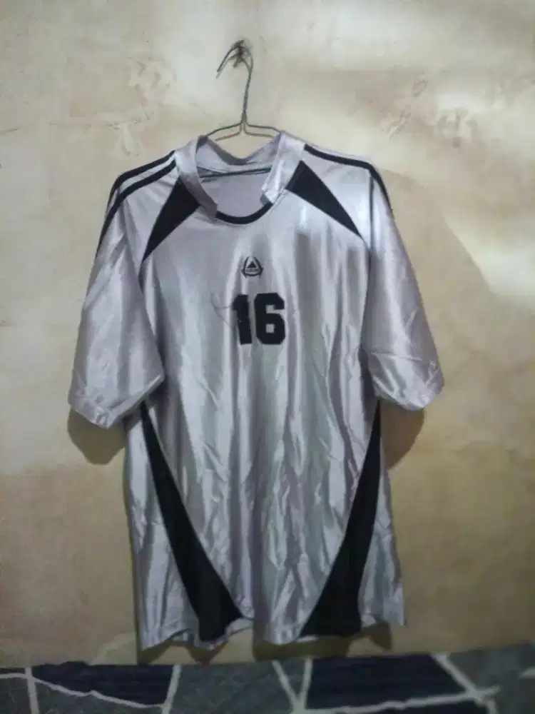 Jual cepat baju olahraga
