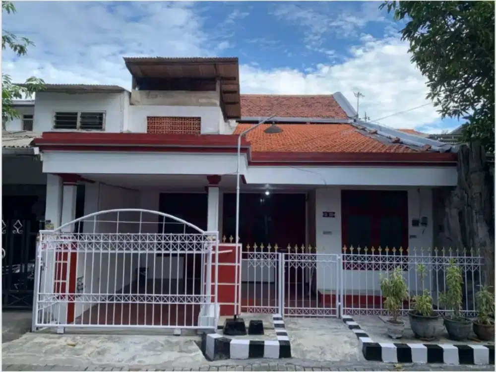 Di kontrakan Rumah dekat kampus ubaya, UPN dan Airport