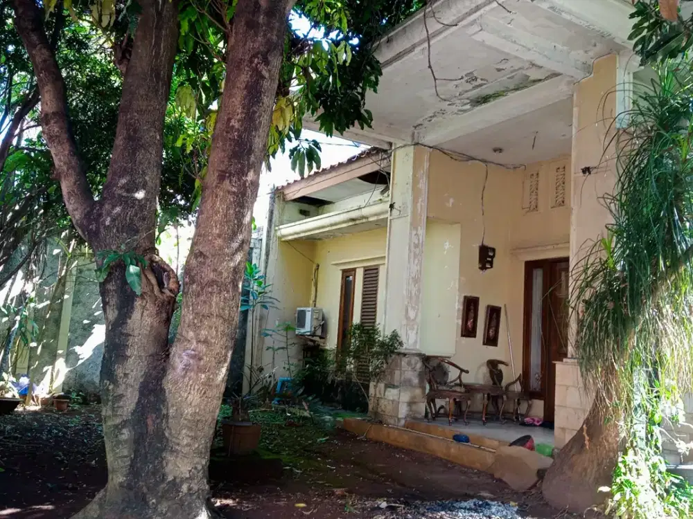 Rumah murah dan tanah luas di komp Angkasa Puri Jatiasih Bekasi