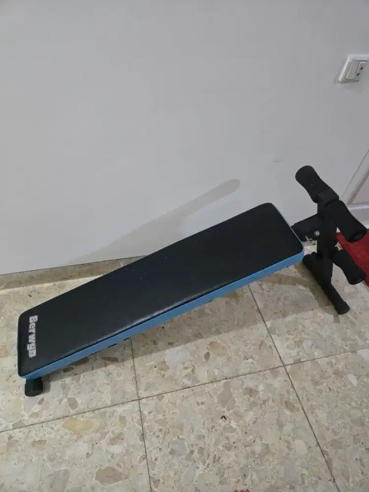 Alat olahraga alat gym sit up brand Berwyn