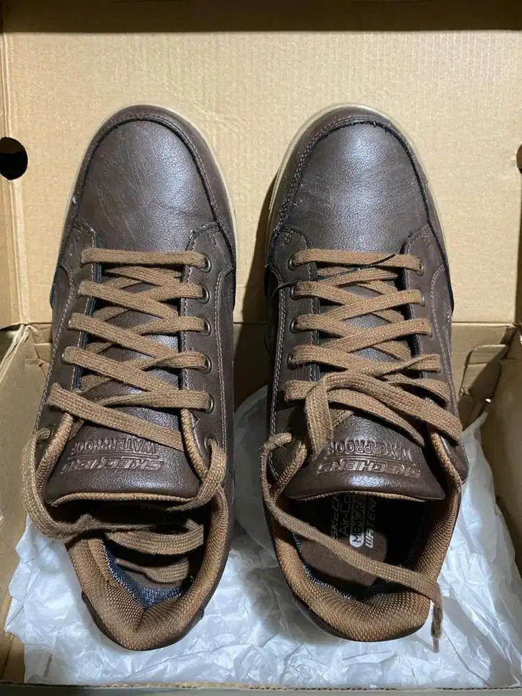 SEPATU COWO SKECHERS