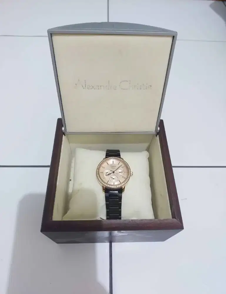 Preloved Jam Tangan Wanita Alexander Christie.