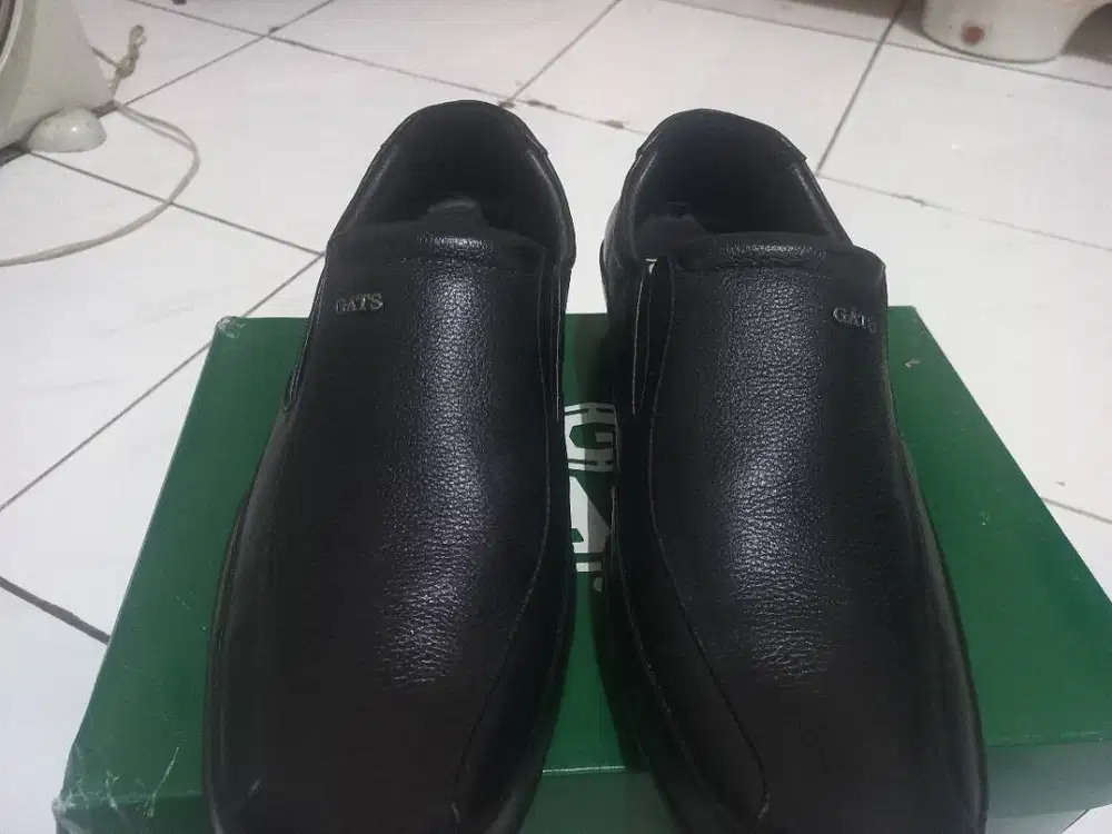 Sepatu kulit GATS