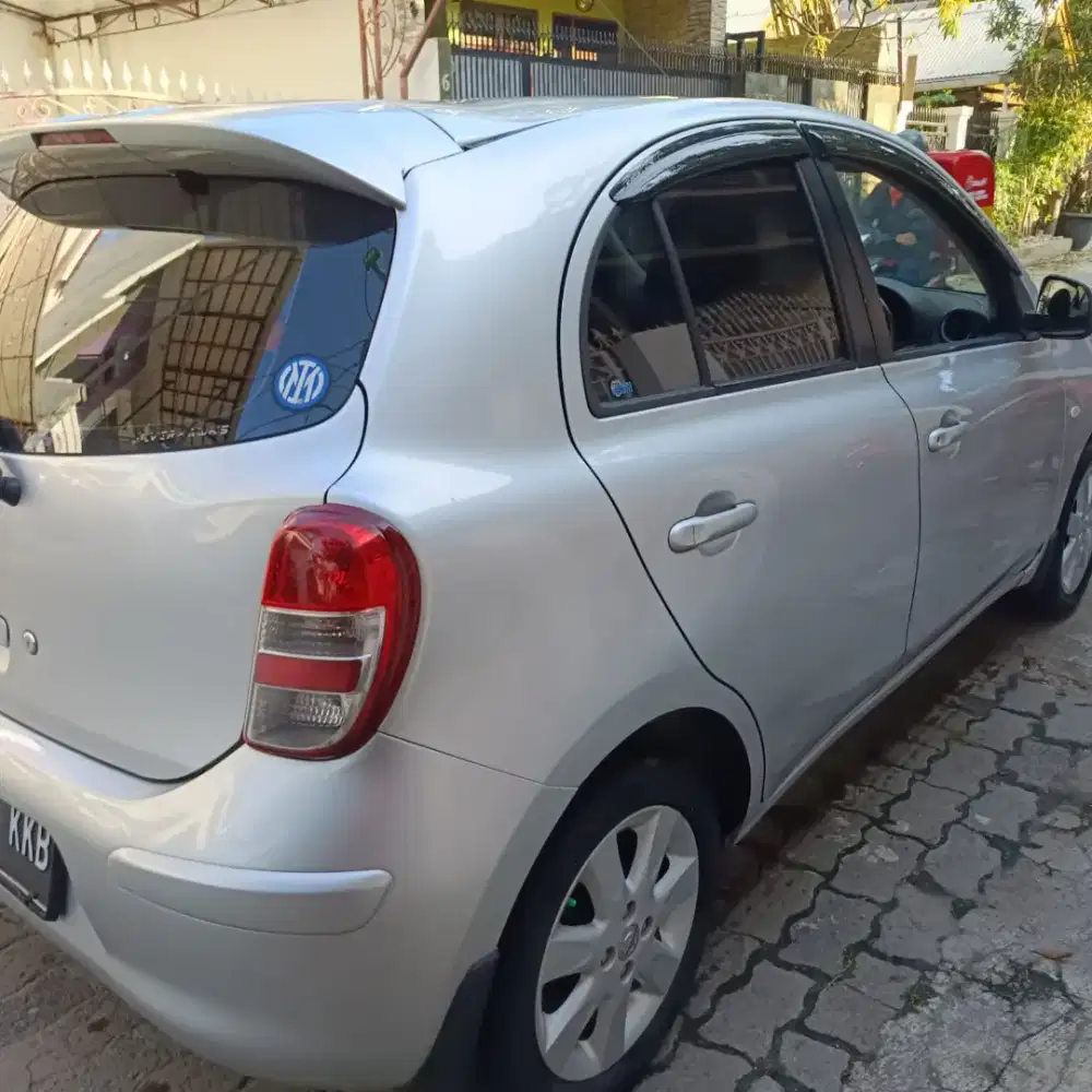 Nissan march 2011