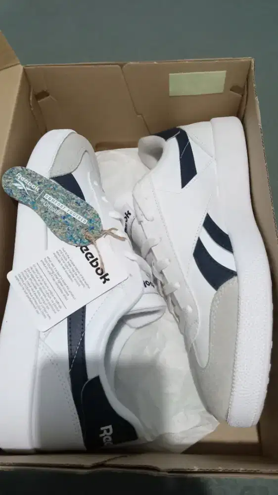 Sepatu reebok seri smash edge s