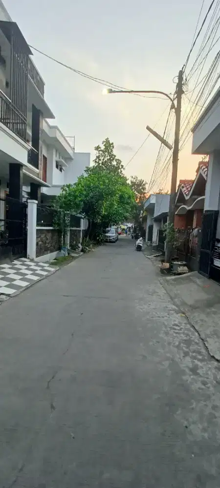 DIJUAL 2 RUMAH TINGKAT PERUMNAS 1 BEKASI (KAYURINGIN) - (MURAH BANGET)