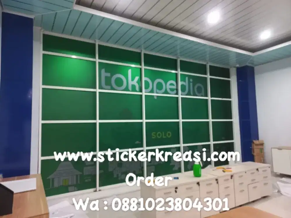 Sticker kaca custom dan printing