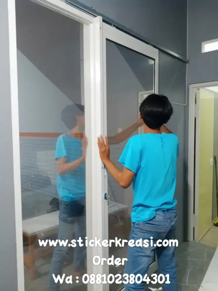 Kaca film anti UV berbagai warna