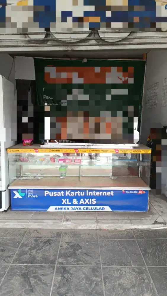 Etalase kaca counter pulsa