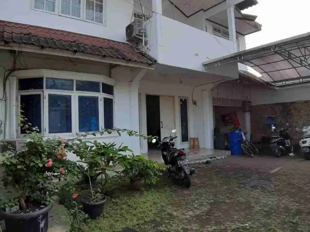Rumah Lama Nyaman, Strategis di Pondok Kelapa, Jaktim